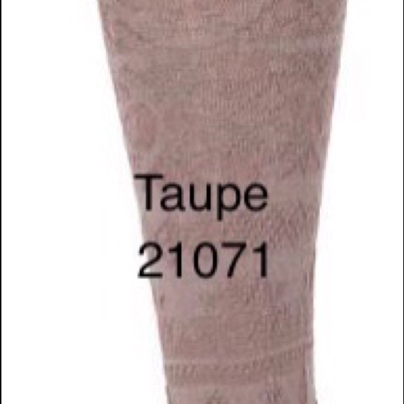 MUK LUKS Women’s Over-The-Knee Microfiber Socks - Picture 3 of 5